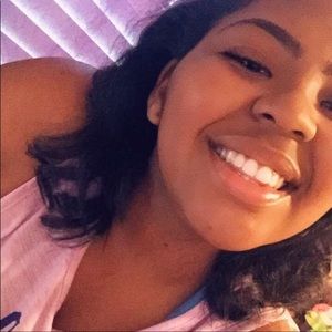 Meet your Posher, Deandra